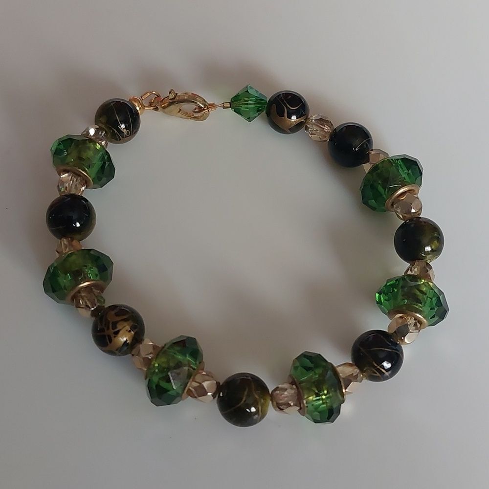 Sturdy Green Tones Bracelet Glass Plastic Gold Tone Metal